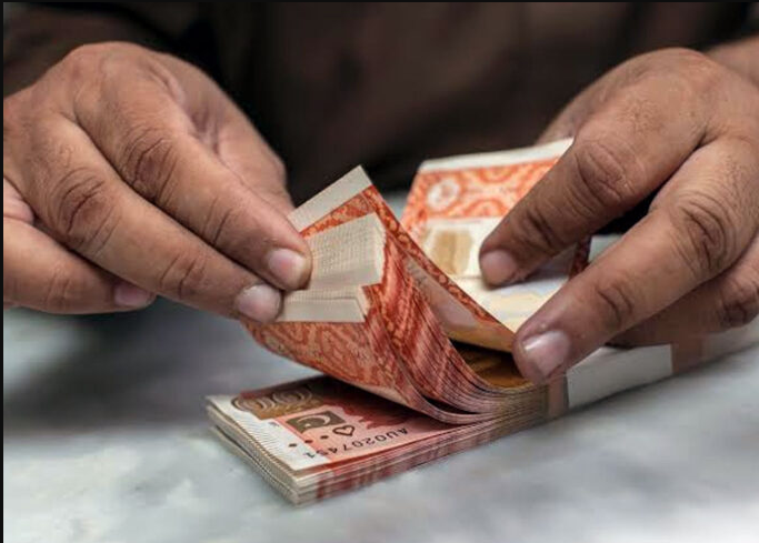 Pak gov. five thousand notes